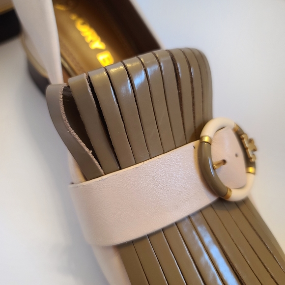 Tory Burch | Multi Logo Kiltie Loafer Pumps in Brie/Sunflower Seed Size 7.5 - Picture 7 of 13